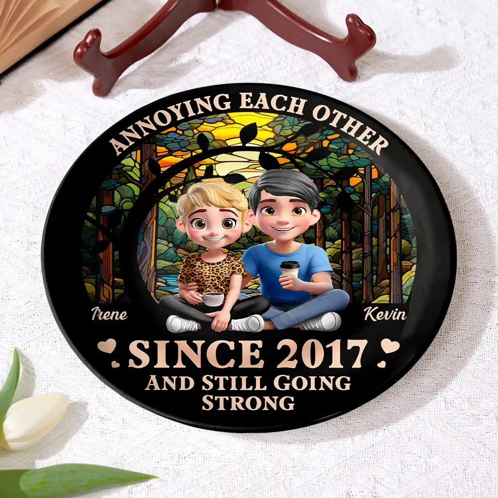 Gift For Couples,Old Couples,Gift For Husband,Gift For Wife,Love - 3D Effect Couple Annoying Each Other - Personalized Ceramic Plate