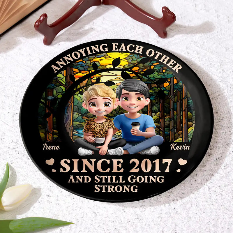 Gift For Couples,Old Couples,Gift For Husband,Gift For Wife,Love - 3D Effect Couple Annoying Each Other - Personalized Ceramic Plate