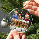 Family,Gift For Grandparents,Parents,Gift For Kids,Happy,Christmas,Non-Eng - 3D Effect Christmas Family And Dog Cat - Personalized Circle Glass Ornament