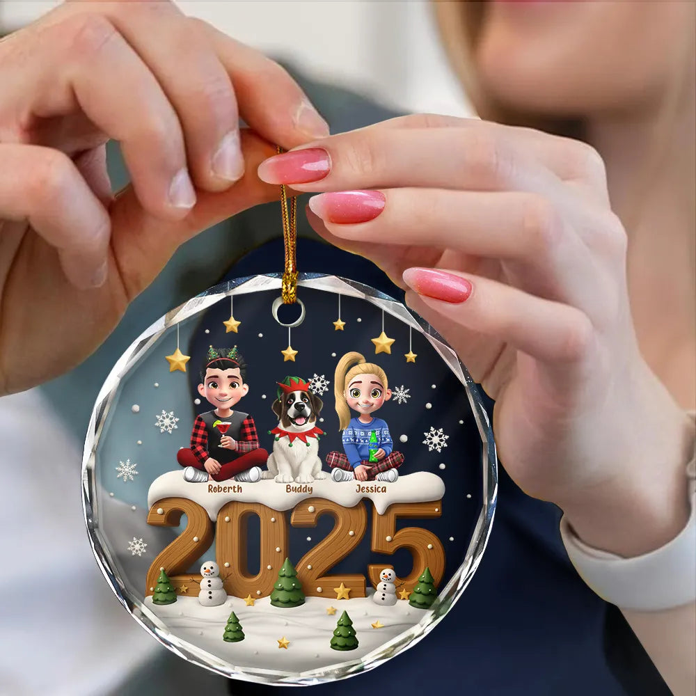 Family,Gift For Grandparents,Parents,Gift For Kids,Happy,Christmas,Non-Eng - 3D Effect Christmas Family And Dog Cat - Personalized Circle Glass Ornament