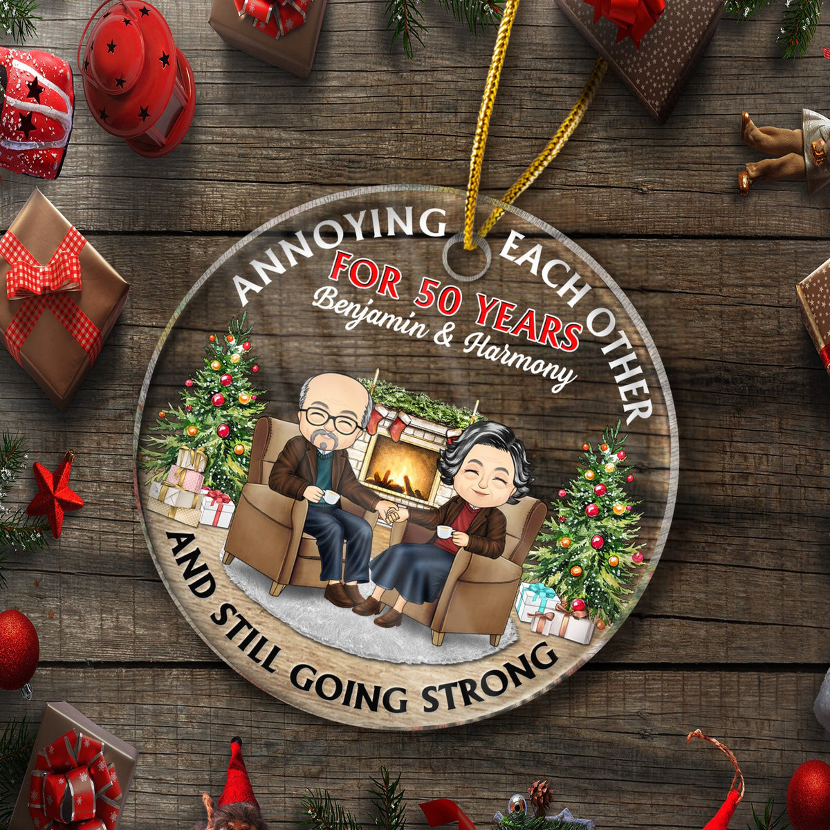 Famille de Noël Chibi Couple s'agaçant mutuellement depuis - Cadeau pour couples - Ornement acrylique personnalisé en forme de cercle