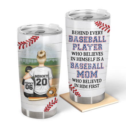 Une maman de baseball derrière chaque joueur de baseball - Cadeau d'anniversaire et d'amour pour une maman de baseball - Gobelet personnalisé