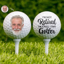 Photo personnalisée Je ne suis pas à la retraite - Cadeau pour papa, père, grand-père, golfeur, amateur de golf - Balle de golf personnalisée
