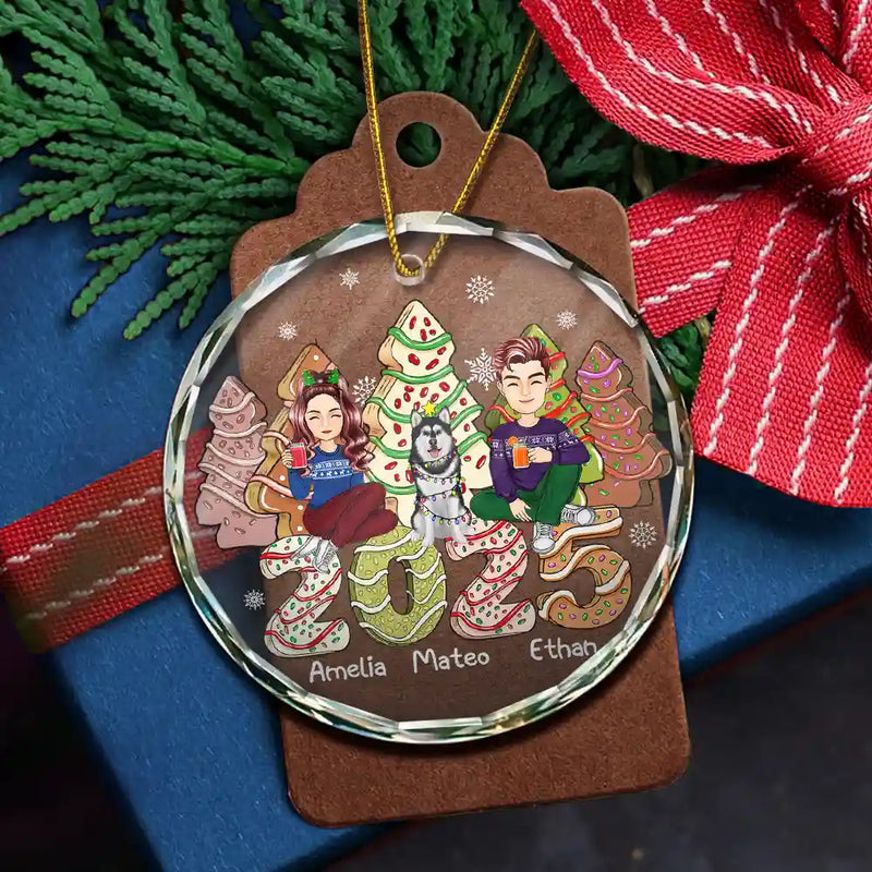 Gift For Couples, Family, Pet Lovers - Family 2024 Cake, Cookie Trees Christmas Gift For Single Parent, Same Gender - Personalized Circle Glass Ornament