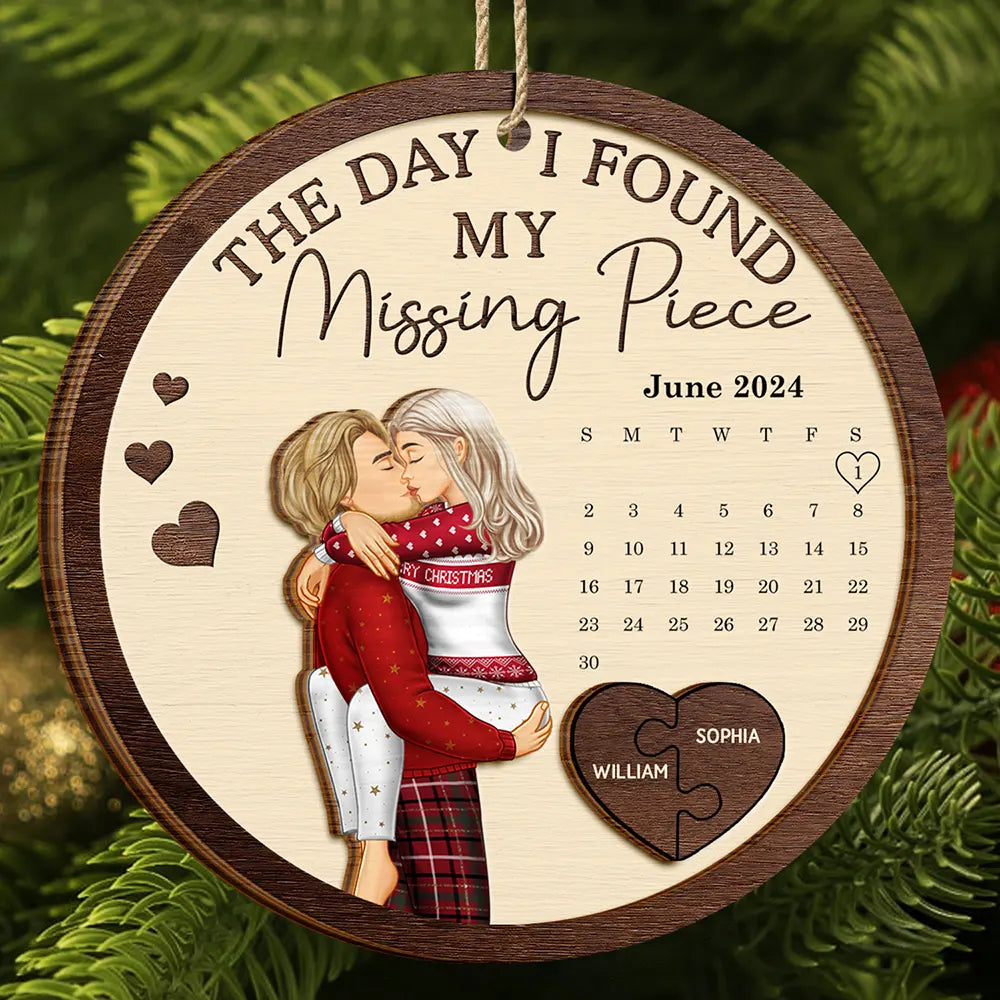 Gift For Couples, Gift For Husband, Gift For Wife, Gift For Boyfriend, Gift For Girlfriend - The Day I Found My Missing Piece Kissing Couples Calendar - Personalized 2-Layered Wooden Ornament