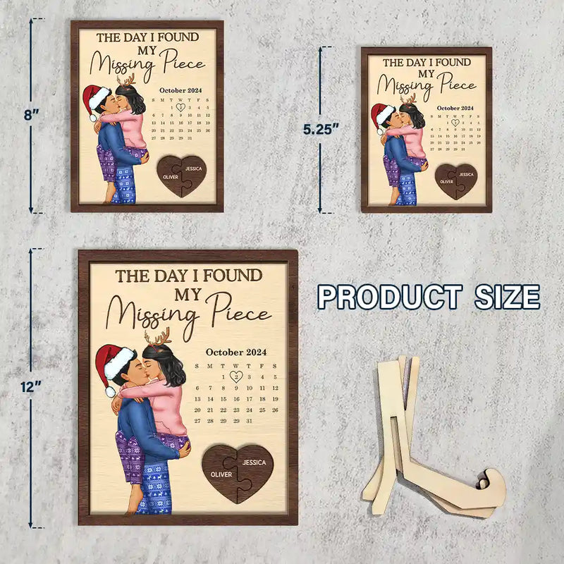 Christmas,Love,Gift For Couples,Gift For Husband,Gift For Wife,Gift For Boyfriend,Gift For Girlfriend,Anniversary - The Day I Found My Missing Piece Kissing Couples Calendar - Personalized 2-Layered Wooden Plaque With Stand