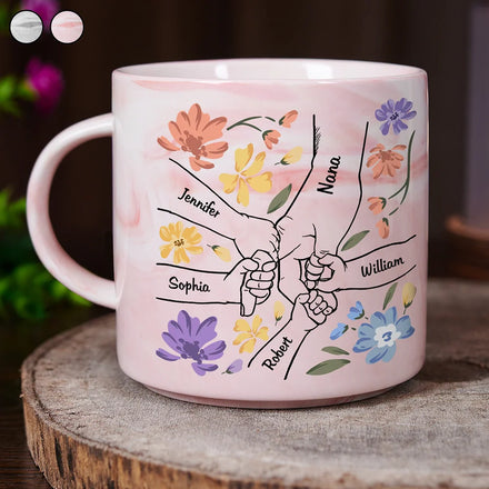 Main dans la main, nous te protégerons toujours, maman et grand-mère - Tasse en marbre personnalisée