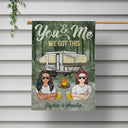 Conduisez lentement, les campeurs ivres comptent ! Couple de camping - Drapeau personnalisé