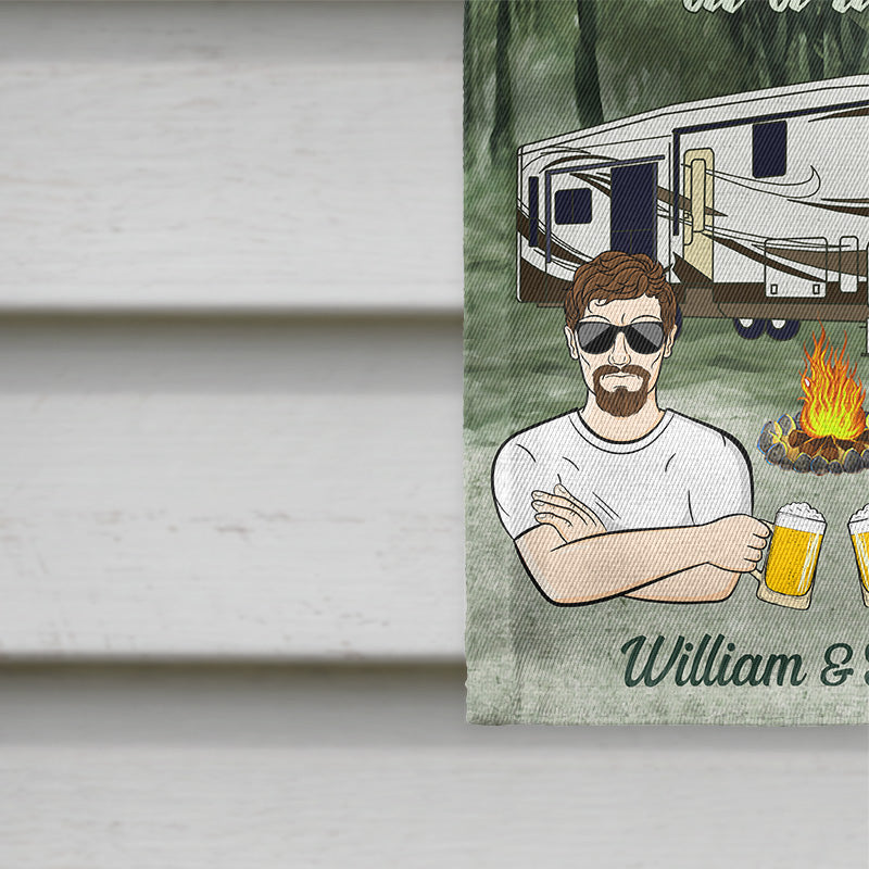 Conduisez lentement, les campeurs ivres comptent ! Couple de camping - Drapeau personnalisé