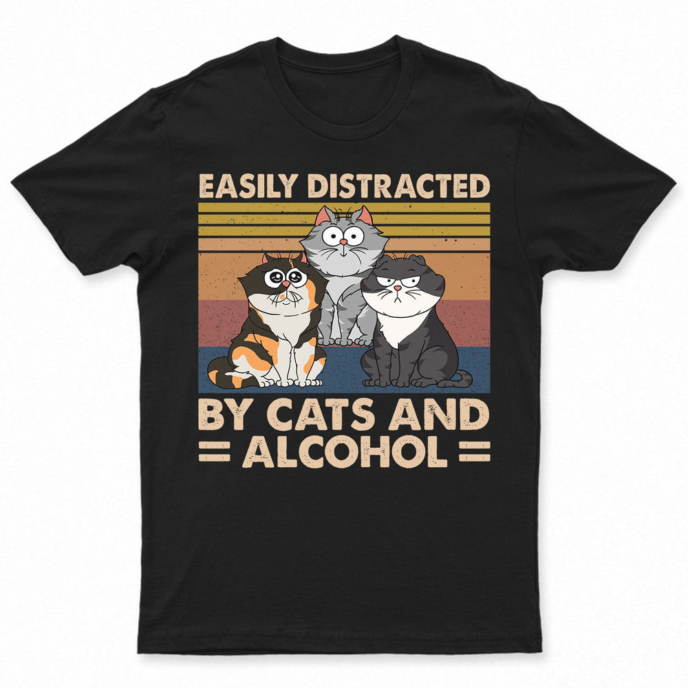 Chat de dessin animé amusant facilement distrait par les chats et l'alcool - Cadeau pour les amoureux des chats - T-shirt personnalisé