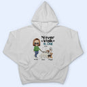 Ne marchez jamais seul en promenant votre chien ! Cadeau pour les amoureux des chiens, maman et papa ! T-shirt personnalisé