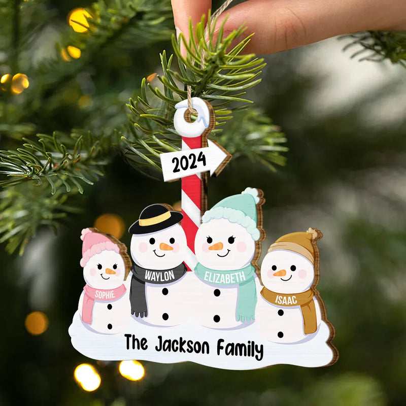 Famille de bonhommes de neige - Décoration en bois découpée personnalisée 