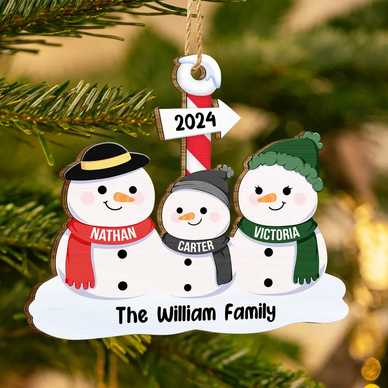 Famille de bonhommes de neige - Décoration en bois découpée personnalisée 