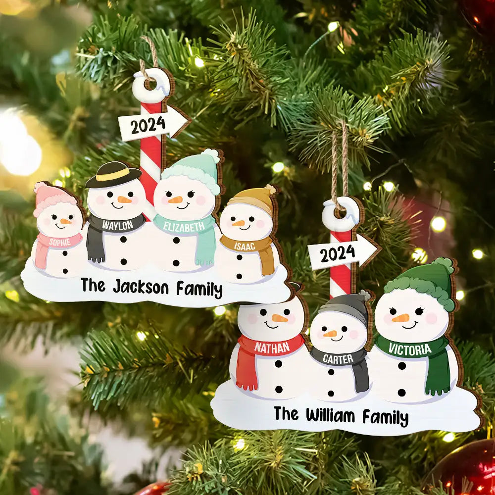 Famille de bonhommes de neige - Décoration en bois découpée personnalisée 