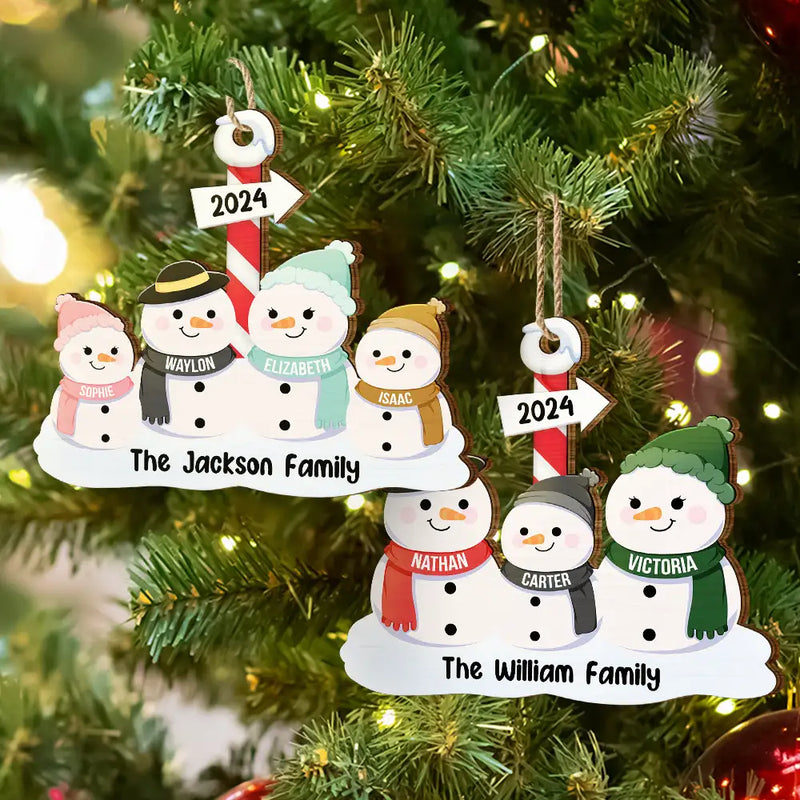 Famille de bonhommes de neige - Décoration en bois découpée personnalisée 