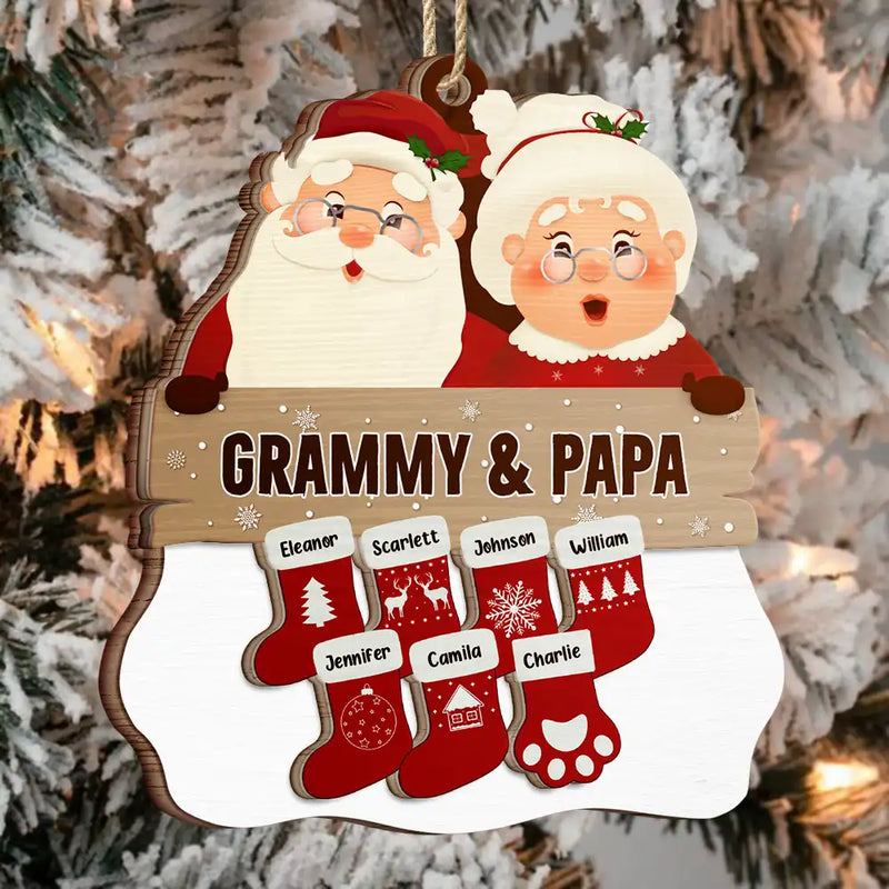 Père Noël, Mère Noël et petits-enfants - Décoration en bois personnalisée à 2 couches 
