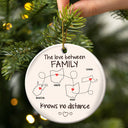 Côte à côte ou à des kilomètres de distance - Cadeau de Noël pour la famille - Ornement en céramique rond personnalisé