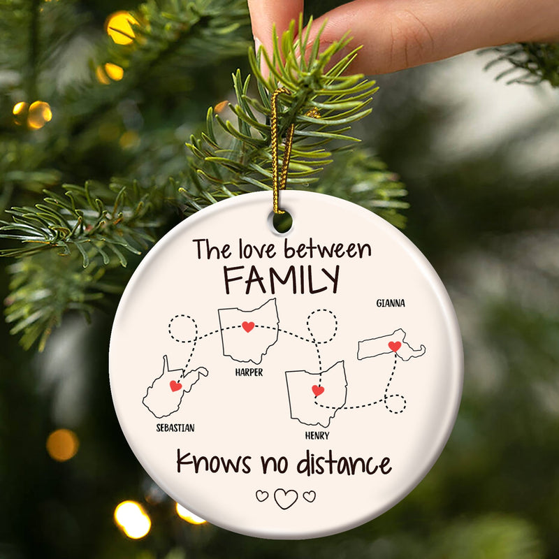 Côte à côte ou à des kilomètres de distance - Cadeau de Noël pour la famille - Ornement en céramique rond personnalisé