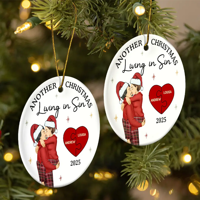 Love, Christmas, Gift For Wife, Gift For Husband, Gift For Couples, Gift For Boyfriend, Gift For Girlfriend - Another Christmas Living In Sin Kissing Couples - Personalized Circle Ceramic Ornament