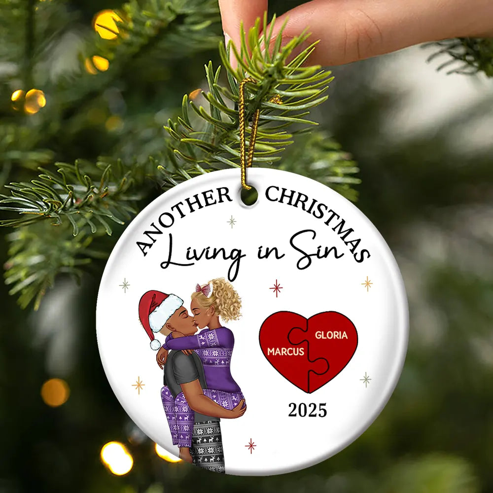 Love, Christmas, Gift For Wife, Gift For Husband, Gift For Couples, Gift For Boyfriend, Gift For Girlfriend - Another Christmas Living In Sin Kissing Couples - Personalized Circle Ceramic Ornament