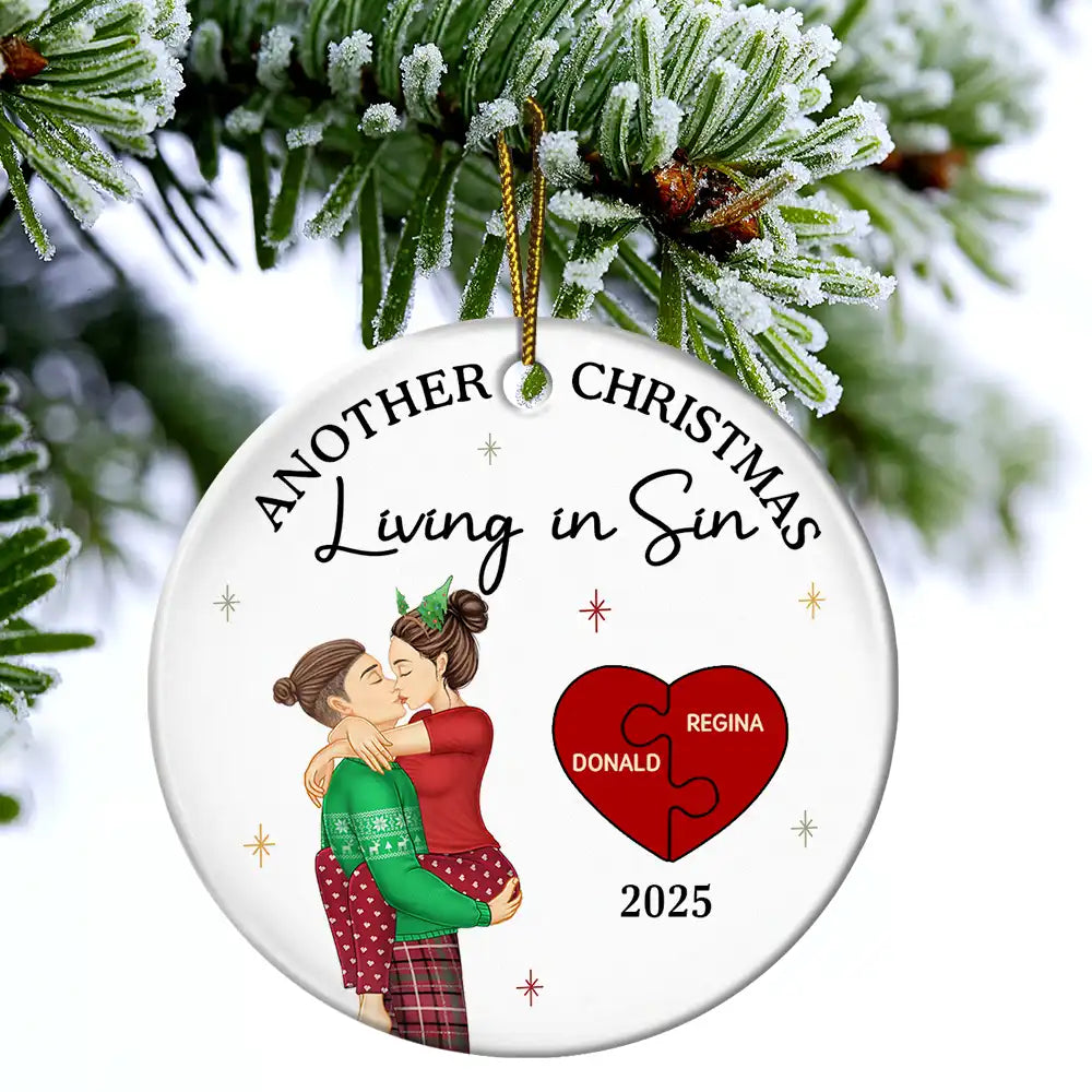 Love, Christmas, Gift For Wife, Gift For Husband, Gift For Couples, Gift For Boyfriend, Gift For Girlfriend - Another Christmas Living In Sin Kissing Couples - Personalized Circle Ceramic Ornament