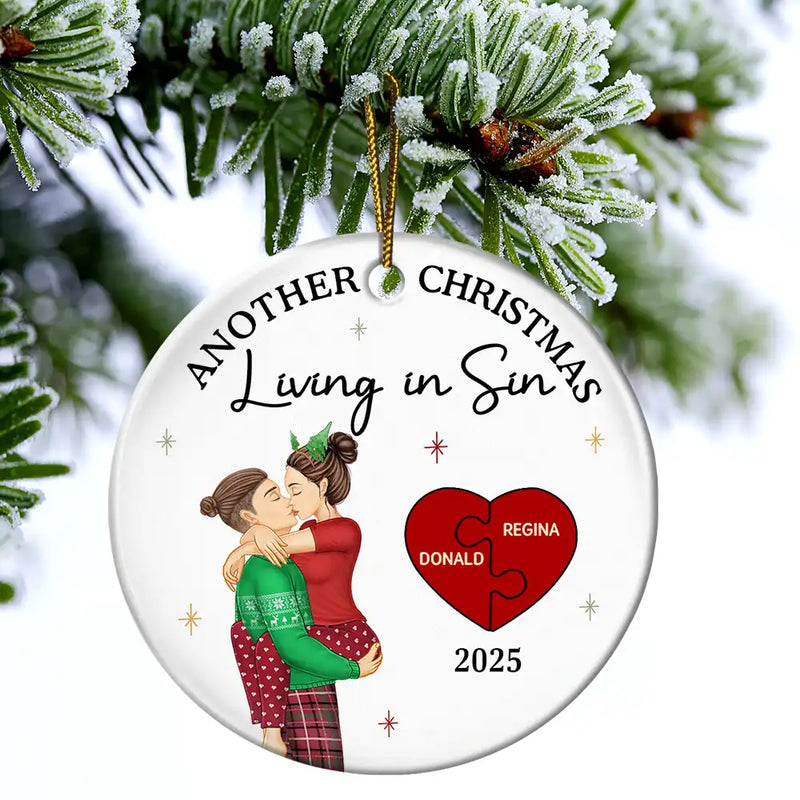 Love, Christmas, Gift For Wife, Gift For Husband, Gift For Couples, Gift For Boyfriend, Gift For Girlfriend - Another Christmas Living In Sin Kissing Couples - Personalized Circle Ceramic Ornament