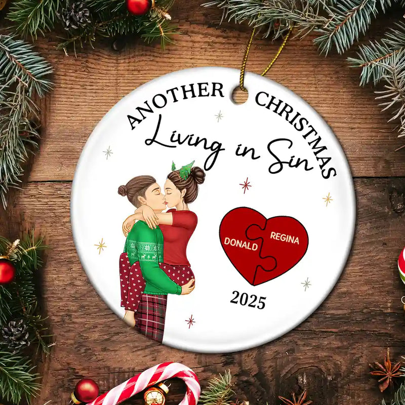Love, Christmas, Gift For Wife, Gift For Husband, Gift For Couples, Gift For Boyfriend, Gift For Girlfriend - Another Christmas Living In Sin Kissing Couples - Personalized Circle Ceramic Ornament