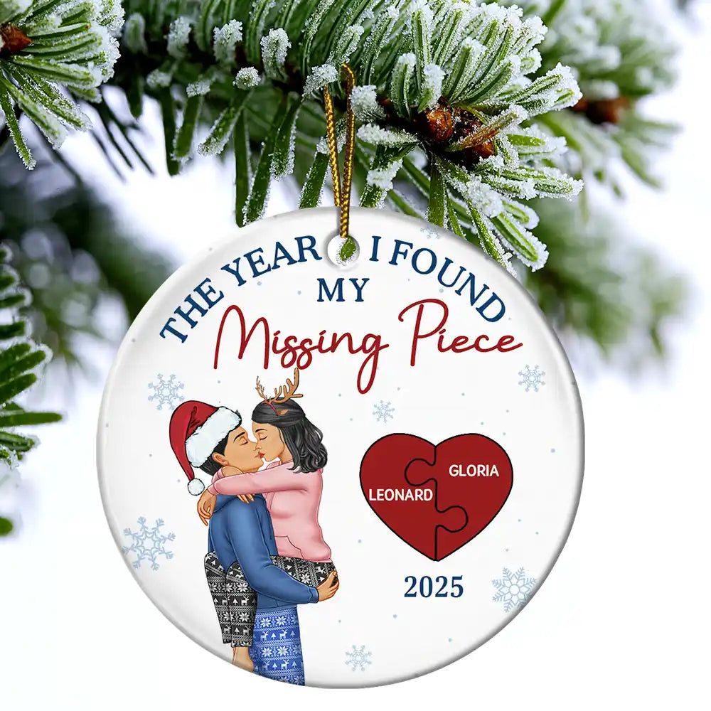 Love,Christmas,Gift For Wife,Gift For Husband,Gift For Couples,Gift For Boyfriend,Gift For Girlfriend - The Year I Found My Missing Piece Kissing Couple - Personalized Circle Ceramic Ornament