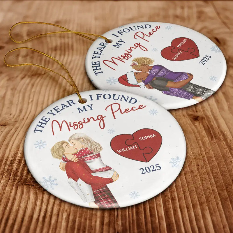 Love,Christmas,Gift For Wife,Gift For Husband,Gift For Couples,Gift For Boyfriend,Gift For Girlfriend - The Year I Found My Missing Piece Kissing Couple - Personalized Circle Ceramic Ornament