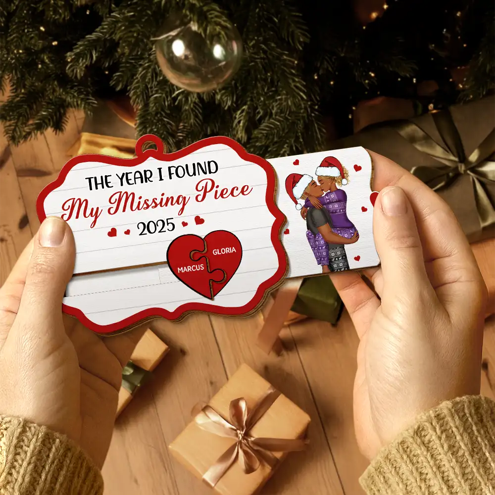 Old Couples,Gift For Husband,Gift For Wife,Gift For Boyfriend,Gift For Girlfriend,Christmas,Love - The Year I Found My Missing Piece Kissing Couples - Personalized Wooden Slide Ornament