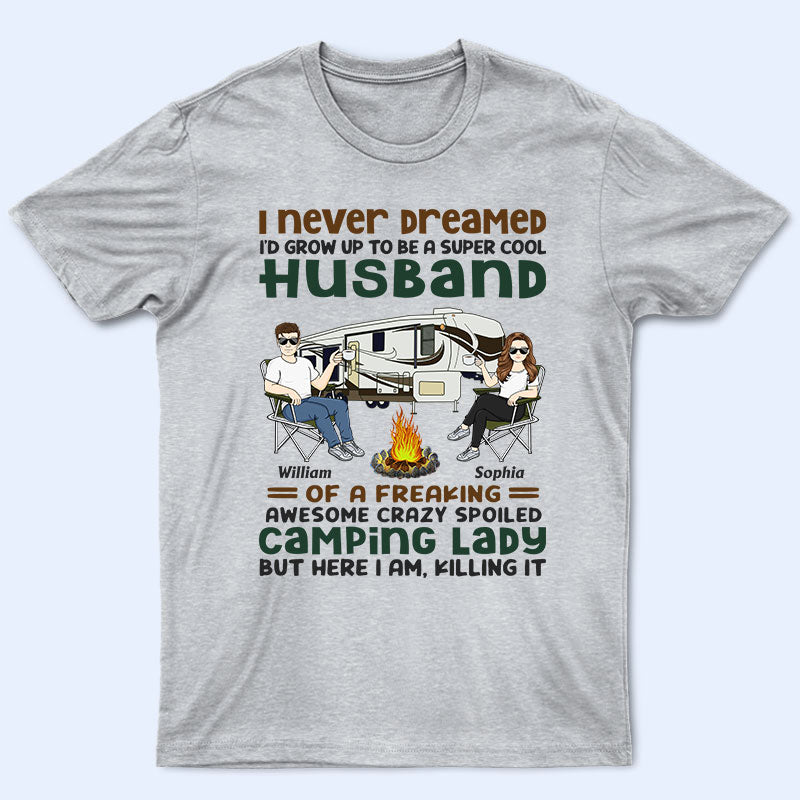 Je n'aurais jamais imaginé devenir un couple de camping super cool et mari - T-shirt personnalisé