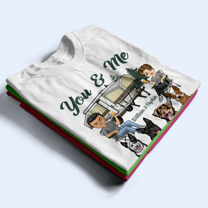 Toi, moi et les chiens, camping mari femme - Cadeau couple - T-shirt personnalisé