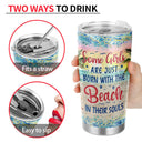 Juste une fille qui aime la plage - Gobelet personnalisé