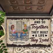 Un couple de famille et ainsi ensemble ils ont construit une vie qu'ils aimaient - Cadeau de couple - Paillasson personnalisé