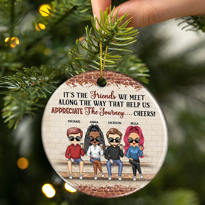 Nous ne sommes pas Sugar And Spice And Everything Nice, nous sommes Sage And Hood, les meilleurs amis de Noël - Cadeau Bestie BFF - Ornement en céramique personnalisé en cercle