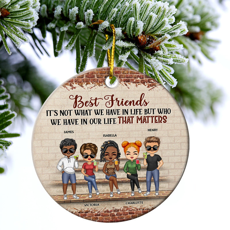 Nous ne sommes pas Sugar And Spice And Everything Nice, nous sommes Sage And Hood, les meilleurs amis de Noël - Cadeau Bestie BFF - Ornement en céramique personnalisé en cercle