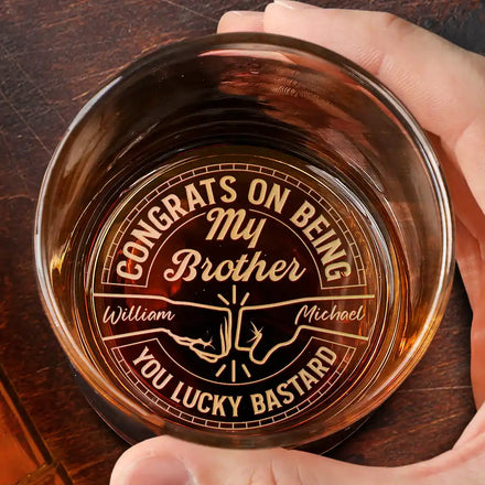 Félicitations pour être mon frère, tu es un homme chanceux - Verre à whisky gravé personnalisé