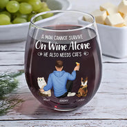 Une femme ne peut pas survivre uniquement avec du vin. Maman chat - Verre à vin sans pied personnalisé