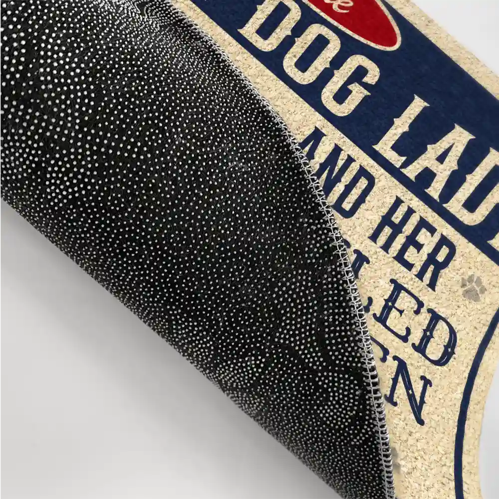 Attention, une dame folle aux chiens et ses chiens vivent ici - Paillasson personnalisé 