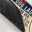 Attention, une dame folle aux chiens et ses chiens vivent ici - Paillasson personnalisé 