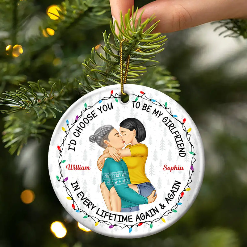 Christmas, Gift For Couples, Gift For Husband, Gift For Wife, Gift For Boyfriend, Gift For Girlfriend, Happy - Couple Side View I'd Choose You - Personalized Circle Ceramic Ornament