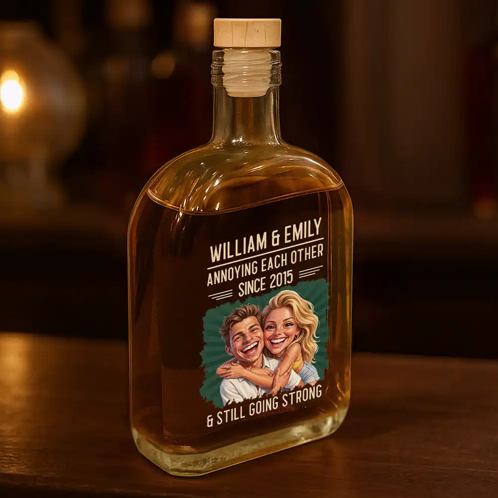 Custom Photo, Art Design, Gift For Couples, Old Couples, Wedding Anniversary, Humorous, Photo - Caricature - Remove BG - Custom Photo Caricature Vintage Annoying Each Other - Personalized Whiskey Bottle
