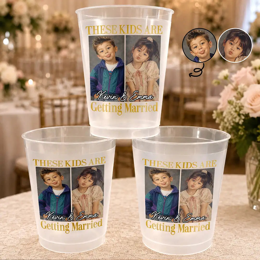 Custom Photo Look Who's Getting Married Vintage - Personalized Frosted Cups