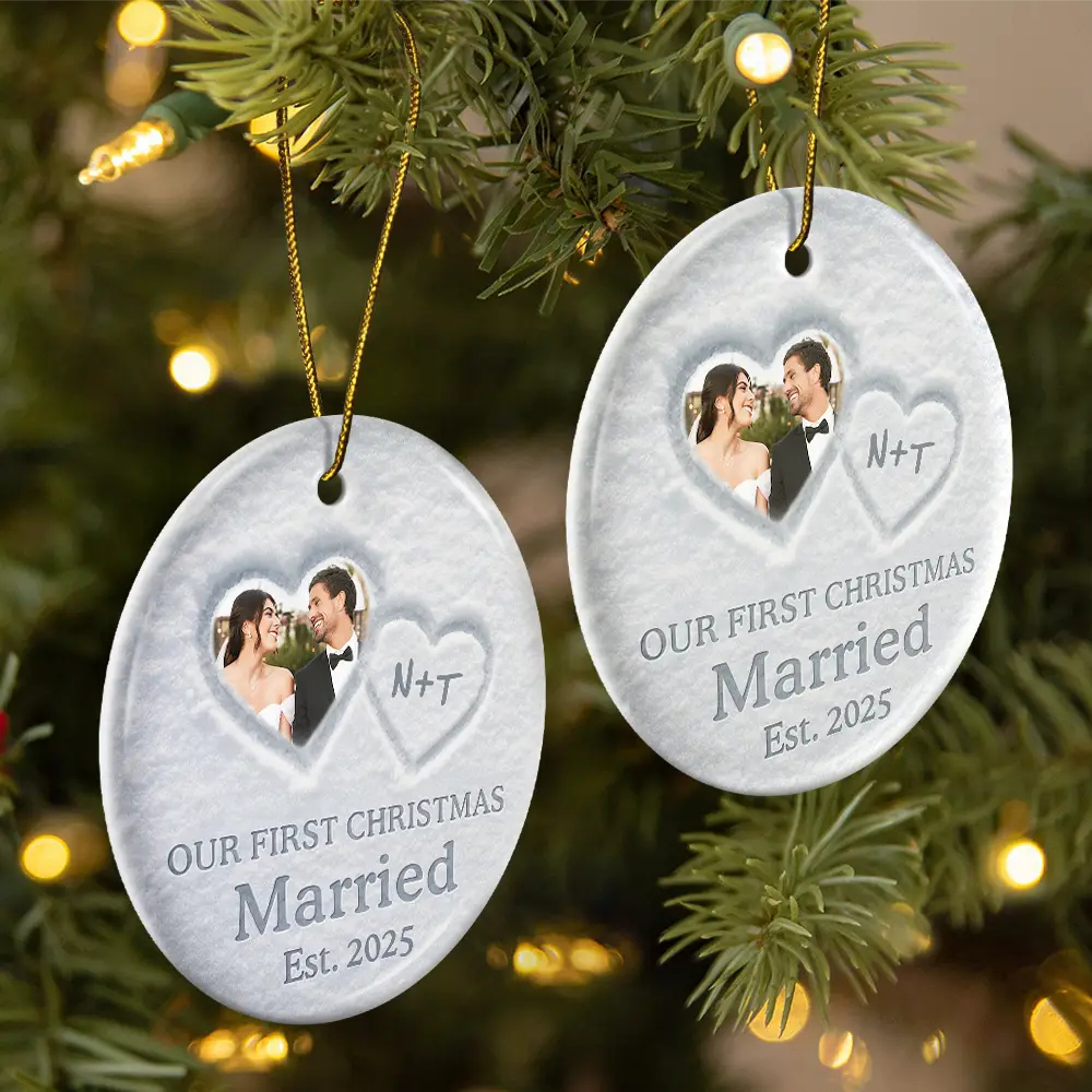 Gift For Couples,Gift For Husband,Gift For Wife,Gift For Boyfriend,Gift For Girlfriend,Anniversary,Wedding Anniversary,Love,Custom Photo - Custom Photo The Year We Became Mr & Mrs Initial Letter - Personalized Circle Ceramic Ornament