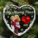 Love,Gift For Couples,Gift For Husband,Gift For Wife,Gift For Boyfriend,Gift For Girlfriend,Christmas - The Year I Found My Missing Piece Kissing Couples 3D - Personalized Glass Ornament