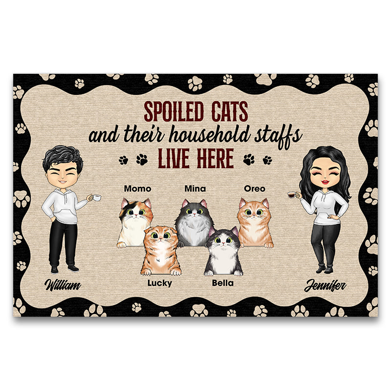 Couple chibi et chats gâtés vivent ici - Cadeau pour amoureux des chats - Paillasson personnalisé