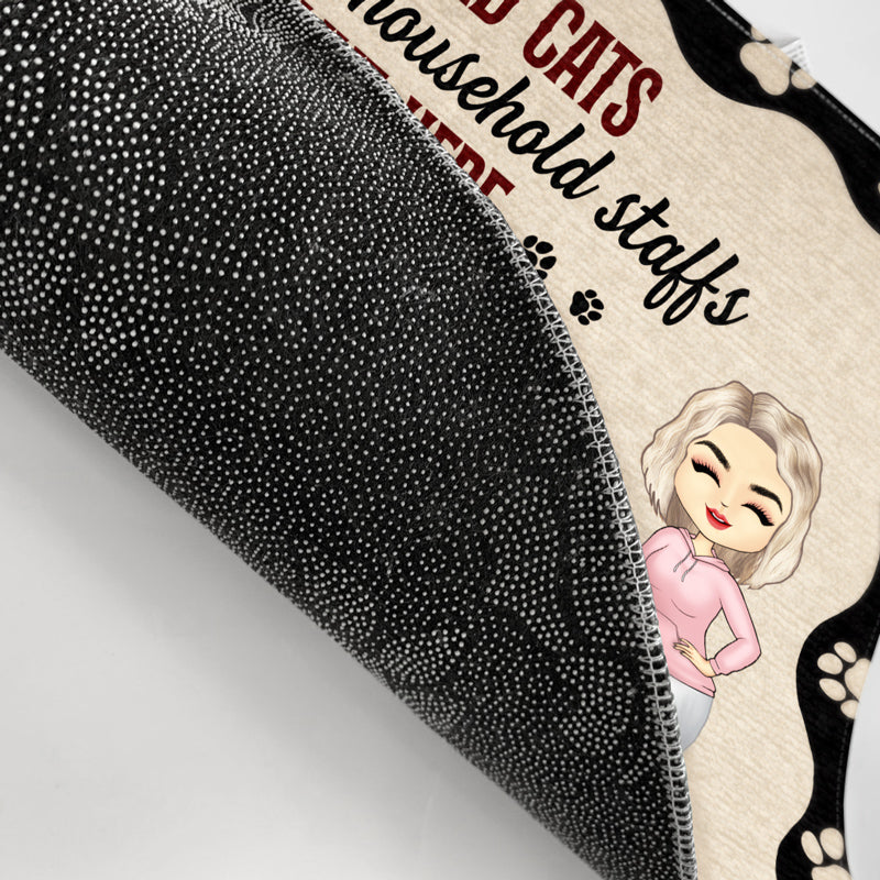 Couple chibi et chats gâtés vivent ici - Cadeau pour amoureux des chats - Paillasson personnalisé