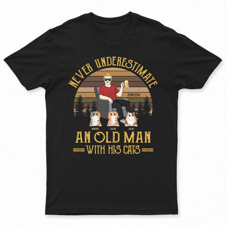 Ne sous-estimez jamais un vieil homme ! Cadeau pour papa chat, amoureux des chats ! T-shirt personnalisé