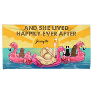 Et elle vécut heureuse pour toujours - Cadeau d'anniversaire pour les amoureux de la plage et des voyages - Serviette de plage personnalisée