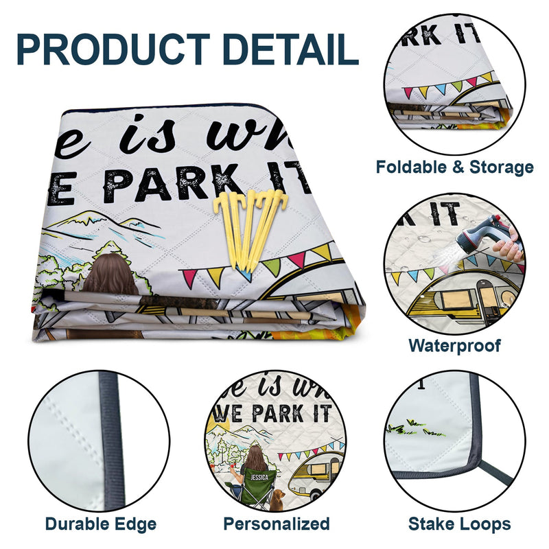 La maison est là où nous nous garons, toi, moi et les chiens - Cadeau pour les amateurs de camping - Couverture de pique-nique de camping imperméable personnalisée pour l'extérieur